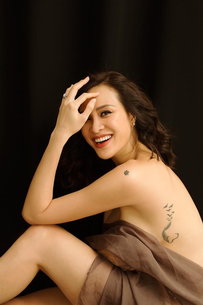 Sinh mổ 1 tuần đã đi guốc cao tung tăng dạo phố, MC Phương Mai làm các mẹ bỉm sữa sợ chết khiếp-5