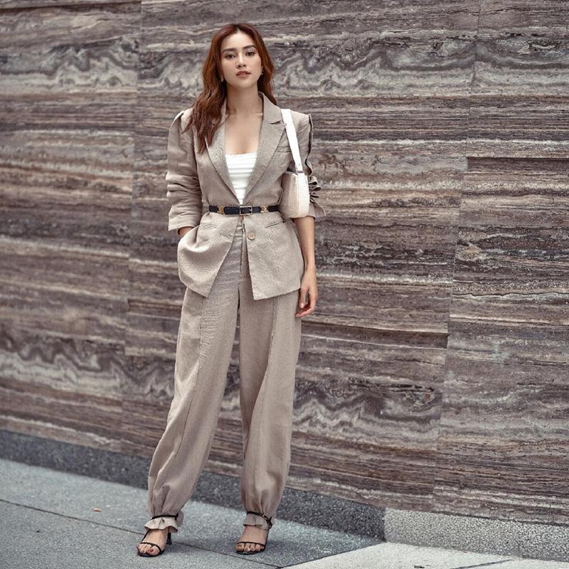 Lệ Quyên dát vài trăm triệu đồng cho một lần dạo phố - Thúy Ngân diện váy bó sát tôn dáng đồng hồ cát-5