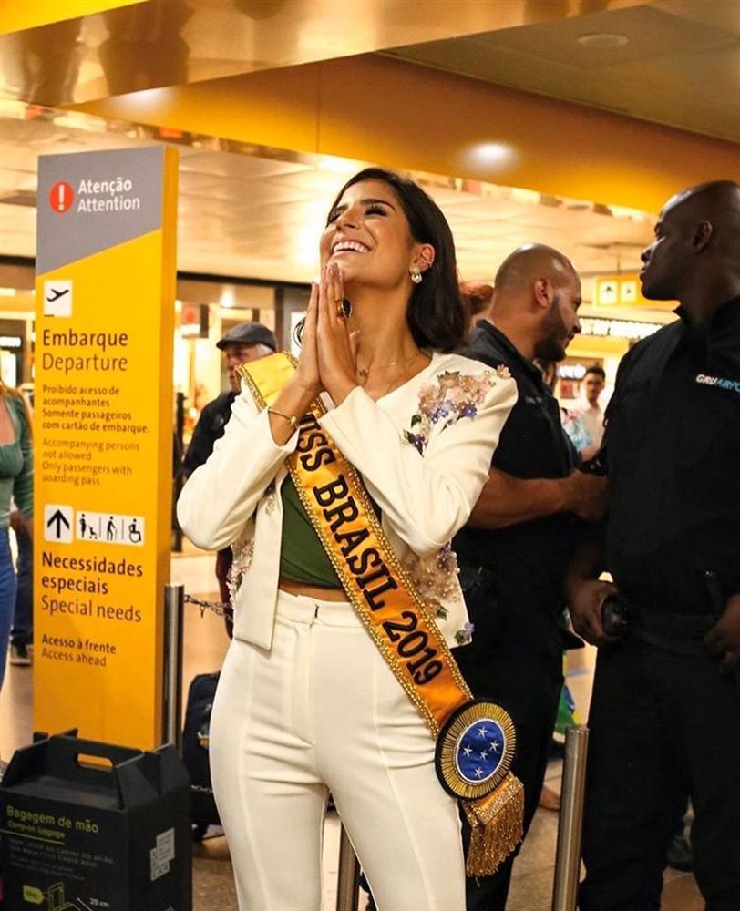 Giây phút chờ đợi nhất: Julia Horta lên đường thi Miss Universe 2019, HHen Niê cũng phát cuồng-2