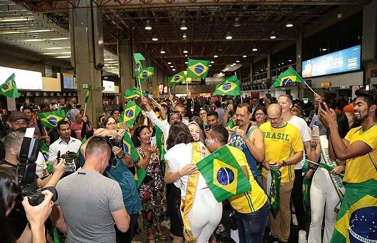 Giây phút chờ đợi nhất: Julia Horta lên đường thi Miss Universe 2019, HHen Niê cũng phát cuồng-5