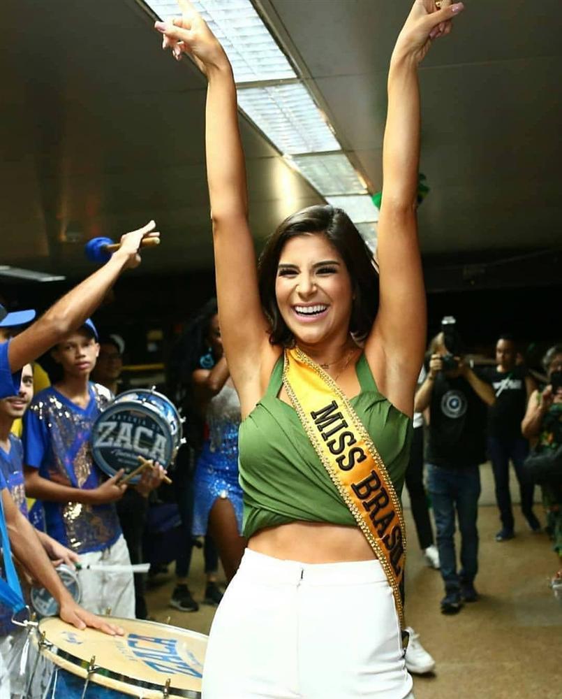 Giây phút chờ đợi nhất: Julia Horta lên đường thi Miss Universe 2019, HHen Niê cũng phát cuồng-7