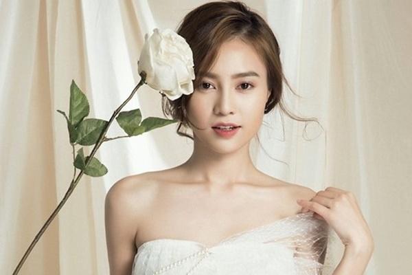 Hồi hộp cho lần đầu hát live, Lan Ngọc tranh thủ ôn bài ngay tại bãi xe-9