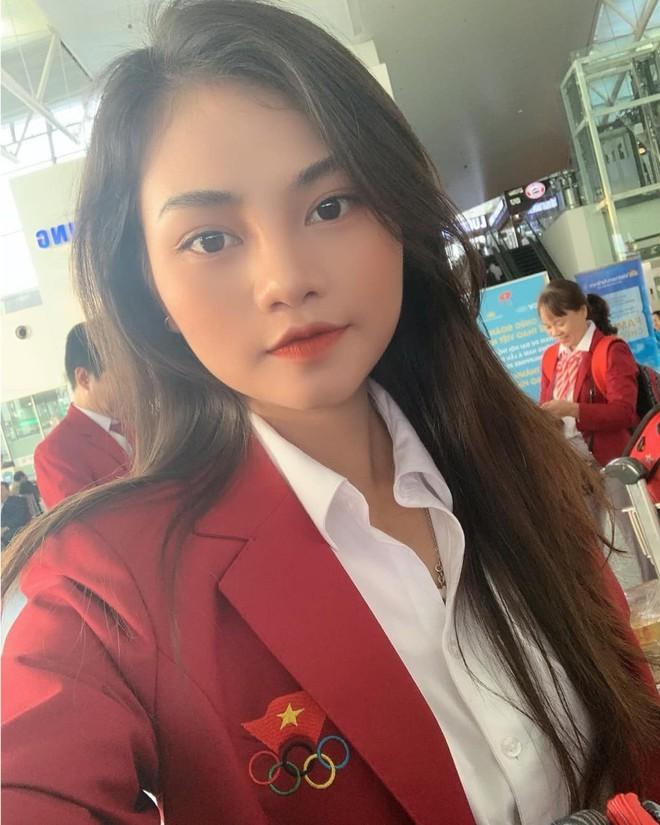 Vẻ đẹp hút mắt của nữ bác sĩ đoàn thể thao Việt Nam dự SEA Games 30-2
