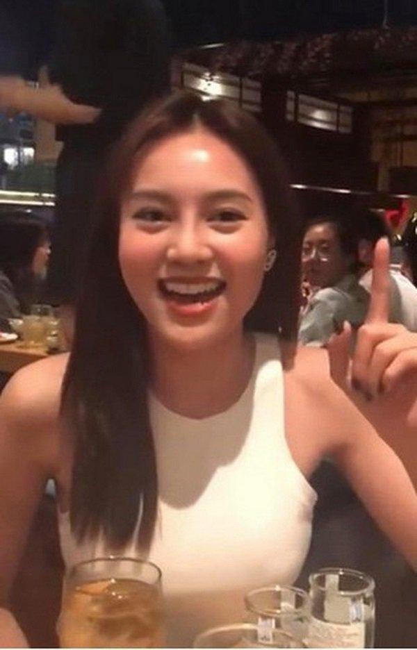 Không qua hậu kỳ, loạt hình chụp các người đẹp Việt bằng camera thường khiến dân tình ngơ ngác-13