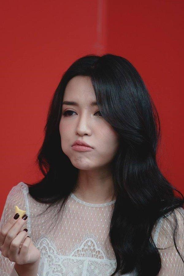 Không qua hậu kỳ, loạt hình chụp các người đẹp Việt bằng camera thường khiến dân tình ngơ ngác-14