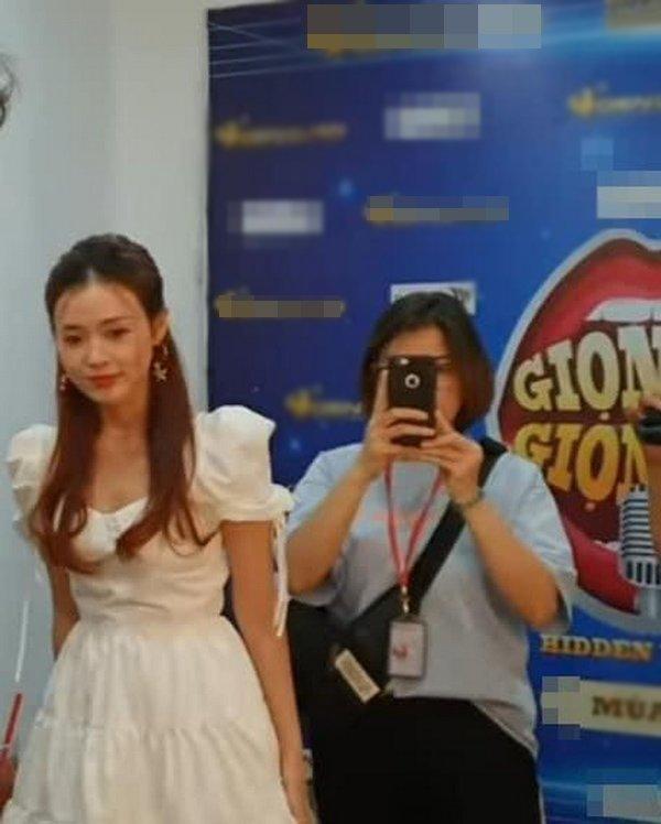 Không qua hậu kỳ, loạt hình chụp các người đẹp Việt bằng camera thường khiến dân tình ngơ ngác-10