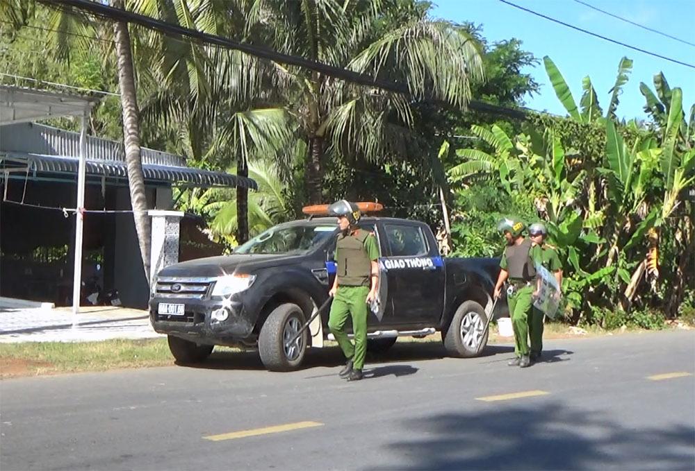 Bắt khẩn cấp kẻ chém lìa ngón tay thanh tra giao thông rồi tấn công cảnh sát-3