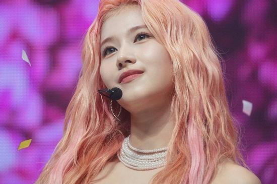 Sana (Twice) gây chú ý với câu trả lời về điều thích nhất khi thực hiện album 'Feel Special'