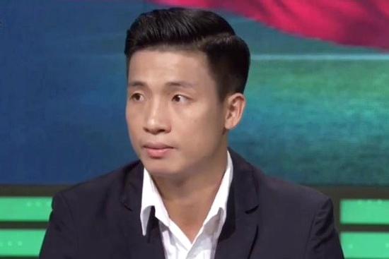 Bùi Tiến Dũng lịch lãm khi bình luận trước trận Việt Nam - Lào