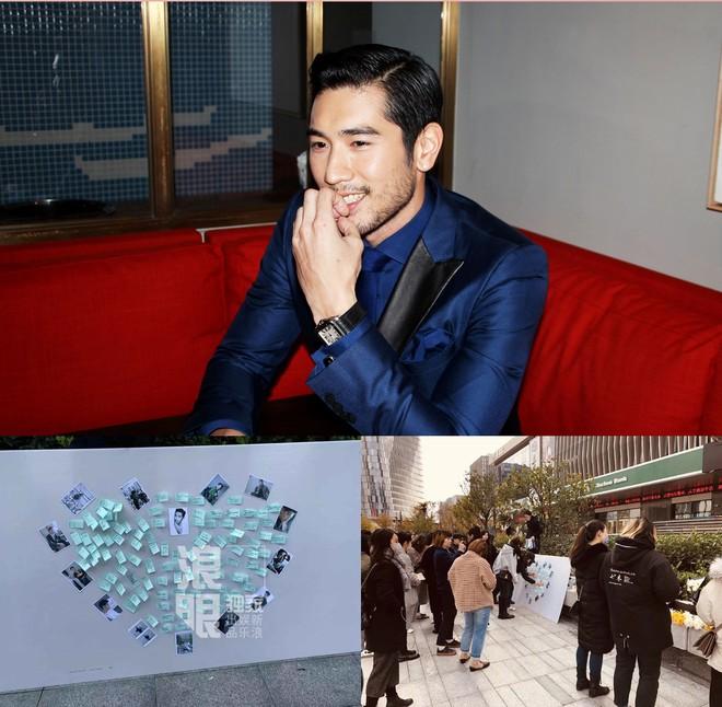 Gia đình dùng ô che chắn trong lễ tang Cao Dĩ Tường-2