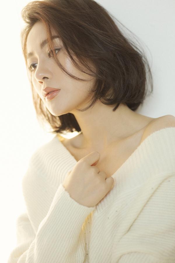 Phương Oanh cắt phăng mái tóc dài vào vai cô giáo trong phim nối sóng Hoa hồng trên ngực trái-2