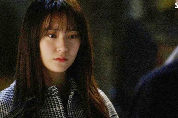 Bố dẫn bà hai về giới thiệu, vừa nhìn thấy mẹ kế tôi cứng họng không nói nên lời-3