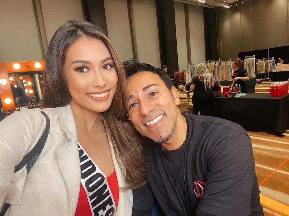 Ngày đầu tiên tại Miss Universe 2019: Hoàng Thùy hồng chói chang, Indonesia chiếm spotlight-7