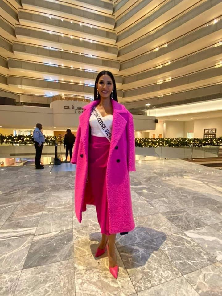 Ngày đầu tiên tại Miss Universe 2019: Hoàng Thùy hồng chói chang, Indonesia chiếm spotlight-1