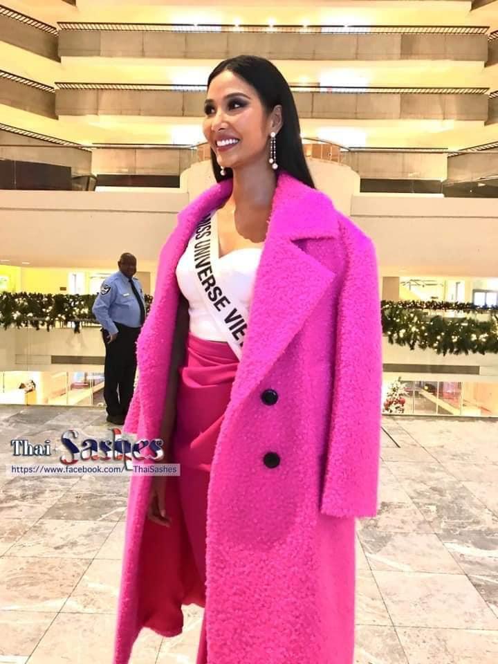 Ngày đầu tiên tại Miss Universe 2019: Hoàng Thùy hồng chói chang, Indonesia chiếm spotlight-2