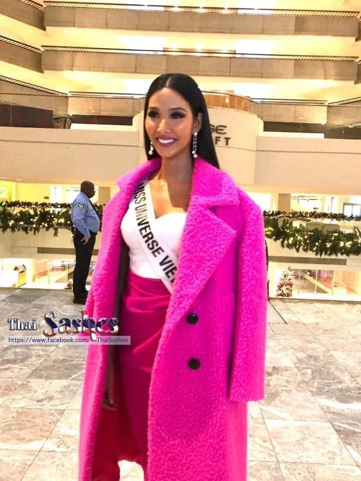Ngày đầu tiên tại Miss Universe 2019: Hoàng Thùy hồng chói chang, Indonesia chiếm spotlight-3