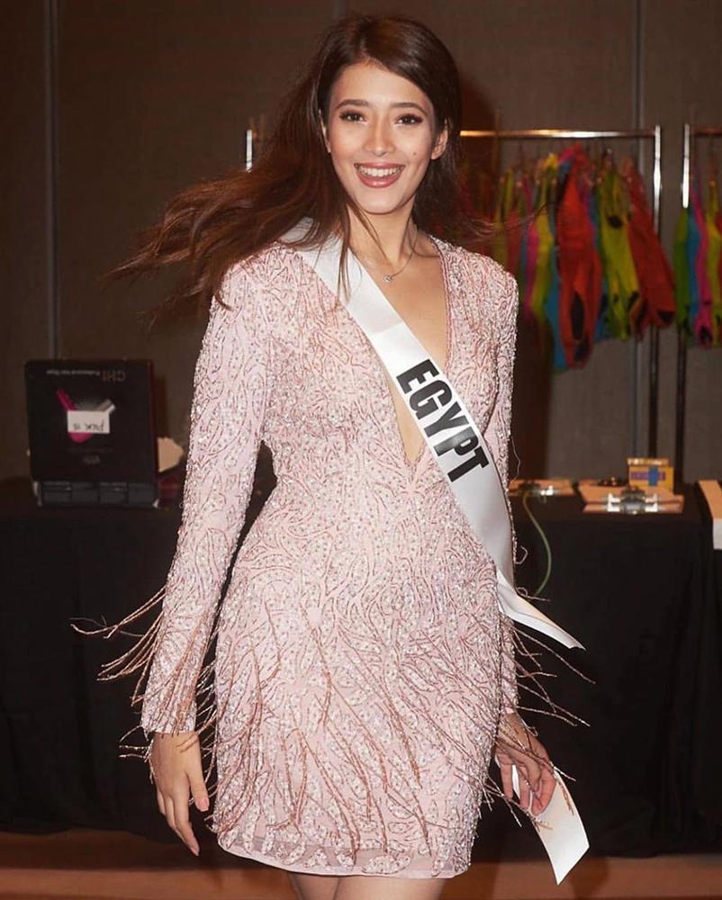 Ngày đầu tiên tại Miss Universe 2019: Hoàng Thùy hồng chói chang, Indonesia chiếm spotlight-18