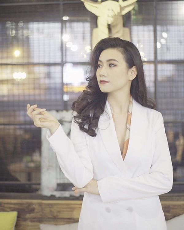 Nữ giảng viên nhận chửi bới vì vai trơ trẽn trong Hoa hồng trên ngực trái-4