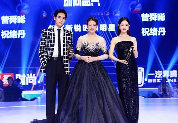 Hai thế hệ Chu Chỉ Nhược tình cảm trên sân khấu-1