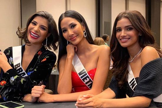 Ngày đầu nhập cuộc Miss Universe 2019, Hoàng Thùy đã khôn ngoan chơi lại chiêu cũ của H'Hen Niê?