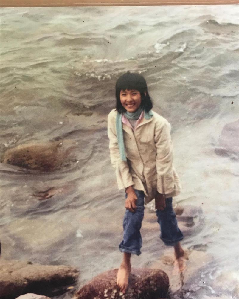 Không chỉ Hoàng Thùy dậy thì thành công, cả bố mẹ lẫn 3 chị em gái trong nhà đều lột xác kinh ngạc-12