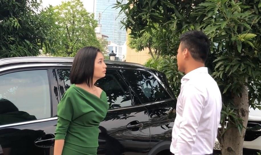 Hồng Diễm nhí nhố ở hậu trường cảnh quay căng thẳng trong Hoa hồng trên ngực trái-1