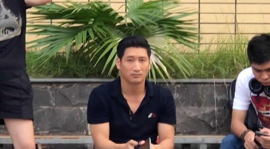 Hồng Diễm nhí nhố ở hậu trường cảnh quay căng thẳng trong Hoa hồng trên ngực trái-3