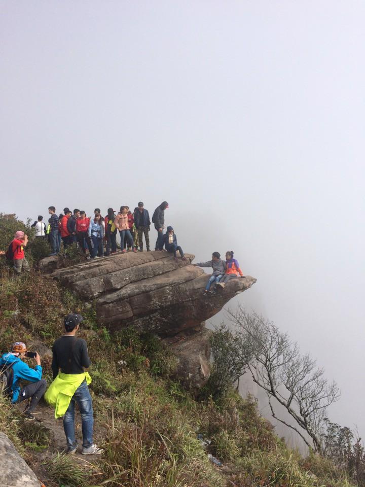 4 mỏm đá sống ảo nổi tiếng gây chú ý dân mạng-6