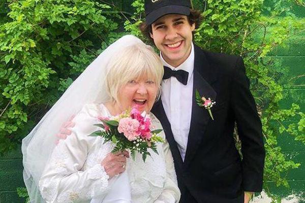 Mặc váy ngắn về nhà người yêu, vừa thấy mẹ anh trải chiếu tôi đã toát mồ hôi-4