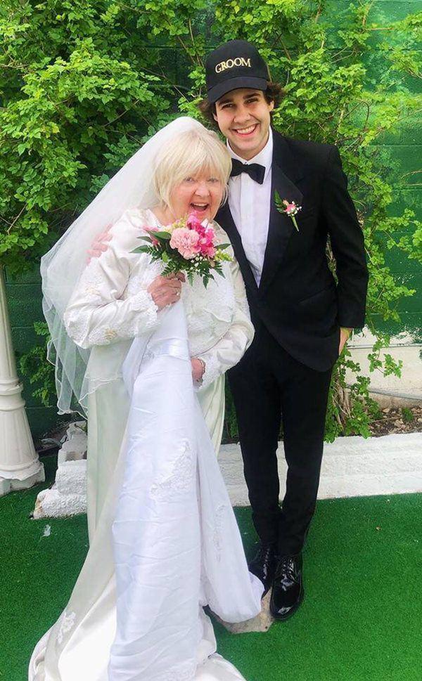 Bị bạn thân chê ế, chàng trai cưới luôn mẹ bạn để được gọi là bố-2