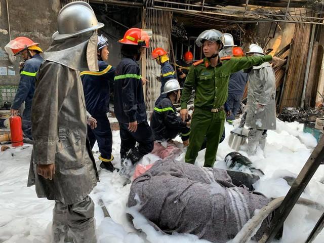 Chùm ảnh: Hiện trường vụ nổ bình gas kinh hoàng giữa phố Hà Nội đông người-3