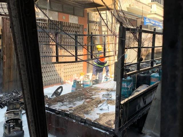 Chùm ảnh: Hiện trường vụ nổ bình gas kinh hoàng giữa phố Hà Nội đông người-2