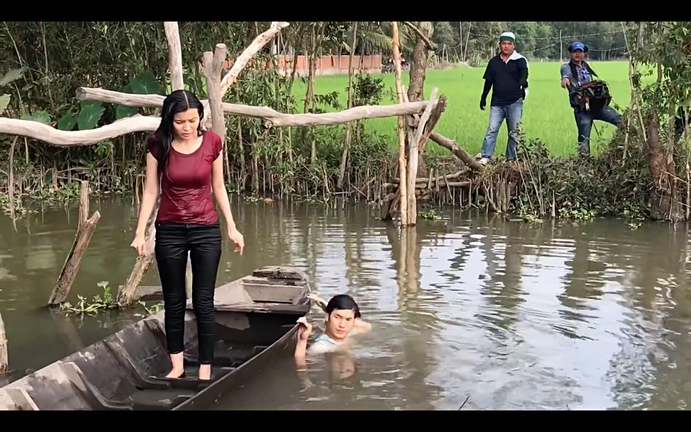 Cao Thái Hà từng té sông suýt chết, dầm mình dưới kênh bẩn-2