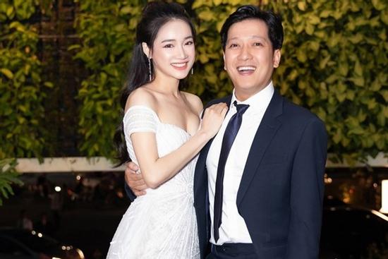 Con đường học vấn của Trường Giang - Nhã Phương: Kẻ hết thi rớt lại bị đuổi học, người đi thi nhầm lại đậu 'top' khoa