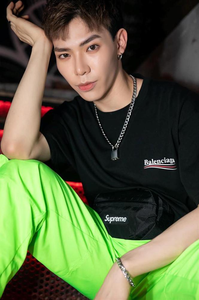 Không hổ danh cựu dancer ST.319, Erik múa quạt điêu luyện dù chỉ được dạy đúng 1 lần-1