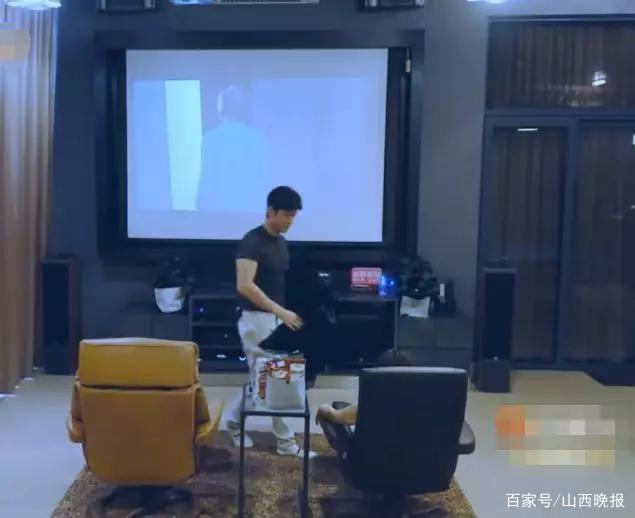 Gia thế trai trẻ bị đồn yêu Trần Kiều Ân: Quý tử nhà đại gia Malaysia, giàu tới mức sở hữu trực thăng riêng-12