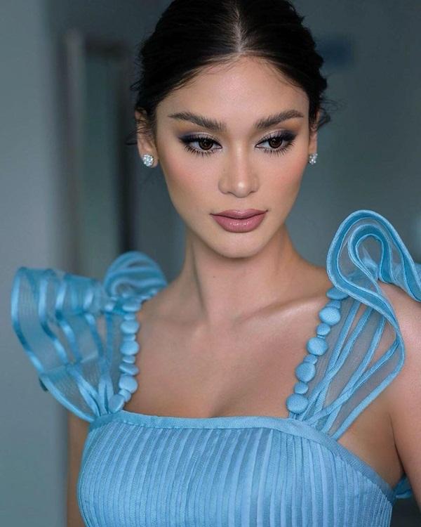 Thật khó để chê Hoa hậu Hoàn vũ 2015 - Pia Wurtzbach (Philippines) với layout make-up xuất sắc này.