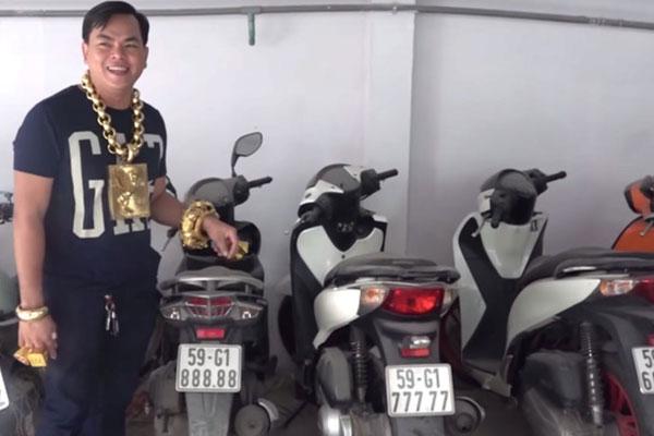 Em ruột Phúc XO có cả súng và áo giáp chống đạn-1