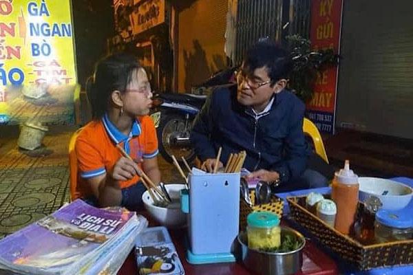 Cô bé Hải Dương đạp chiếc xe cà tàng sang nhà bạn chơi, 1km thành 60km lạc tới Hà Nội-3