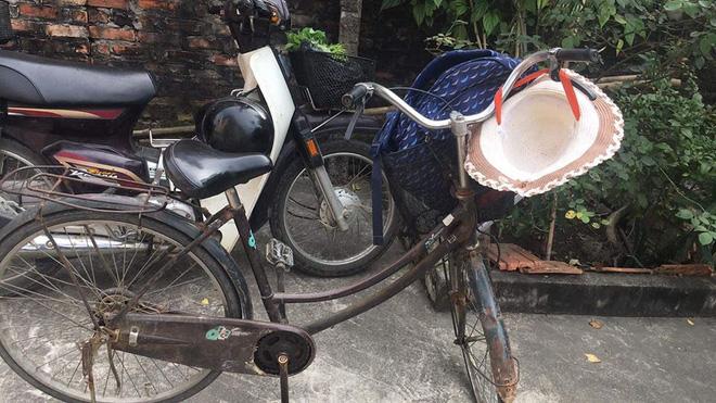 Cô bé Hải Dương đạp chiếc xe cà tàng sang nhà bạn chơi, 1km thành 60km lạc tới Hà Nội-2