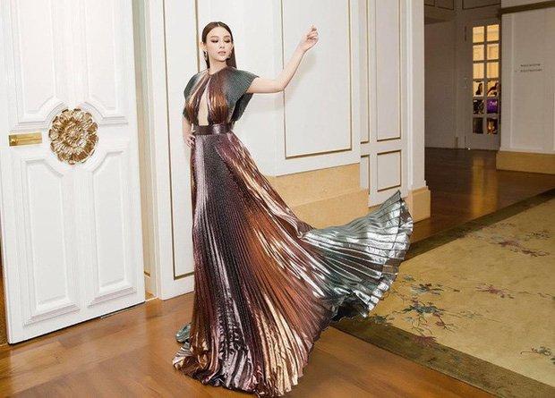 Tiết kiệm như Huyền Baby: Sắm chiếc đầm 230 triệu, đợi cả năm trời mới mặc lần 2-10