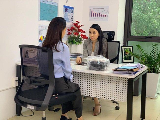 Người đàn bà trơ nhất Hoa Hồng Trên Ngực Trái: Tối không đi đâu vì chơi tô màu với con-1