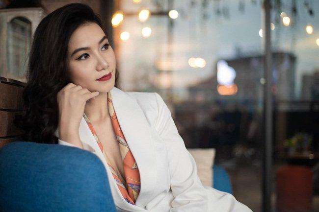 Người đàn bà trơ nhất Hoa Hồng Trên Ngực Trái: Tối không đi đâu vì chơi tô màu với con-8