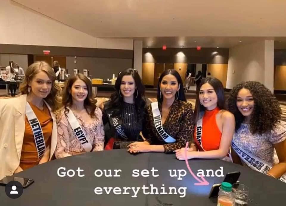 Ngày thứ hai tại Miss Universe 2019: Hoàng Thùy lộ vẻ nhợt nhạt, bị chê make-up không đẹp-6