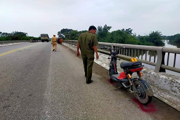 Nữ sinh 16 tuổi để lại tâm thư, nghi nhảy cầu tự tử-1