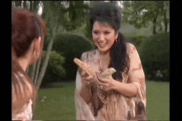 Cười ra nước mắt với màn đánh ghen bằng sầu riêng trong phim Thái Lan