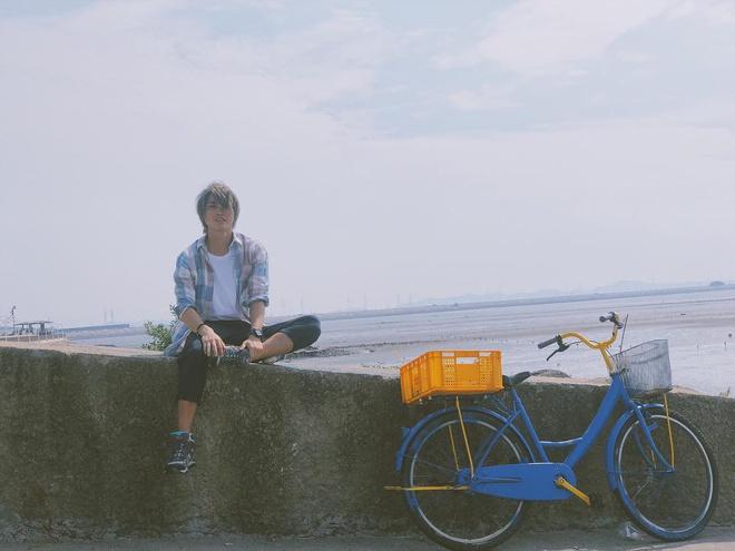 Tuấn Anh theo trend Văn Toàn nhuộm tóc bạc-2