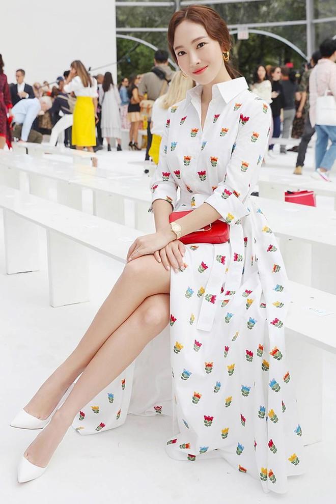 Jessica được khen trông như nữ thần khi diện váy áo màu trắng-5