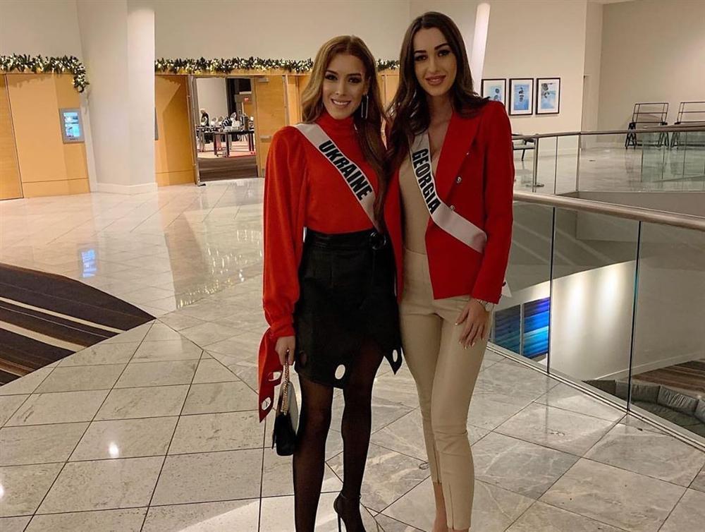 Miss Universe 2019 ngày thứ ba: Hoàng Thùy mặc đồ 2 trong 1, chặt đẹp chiều cao hoa hậu Venezuela-16