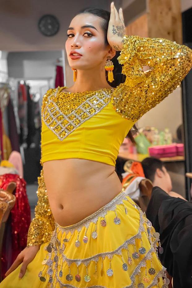 Body siêu ảo của BB Trần: Khi khoe ngực ngồn ngộn, lúc thì bụng 6 múi, giờ thì khác gì đuông dừa?-1